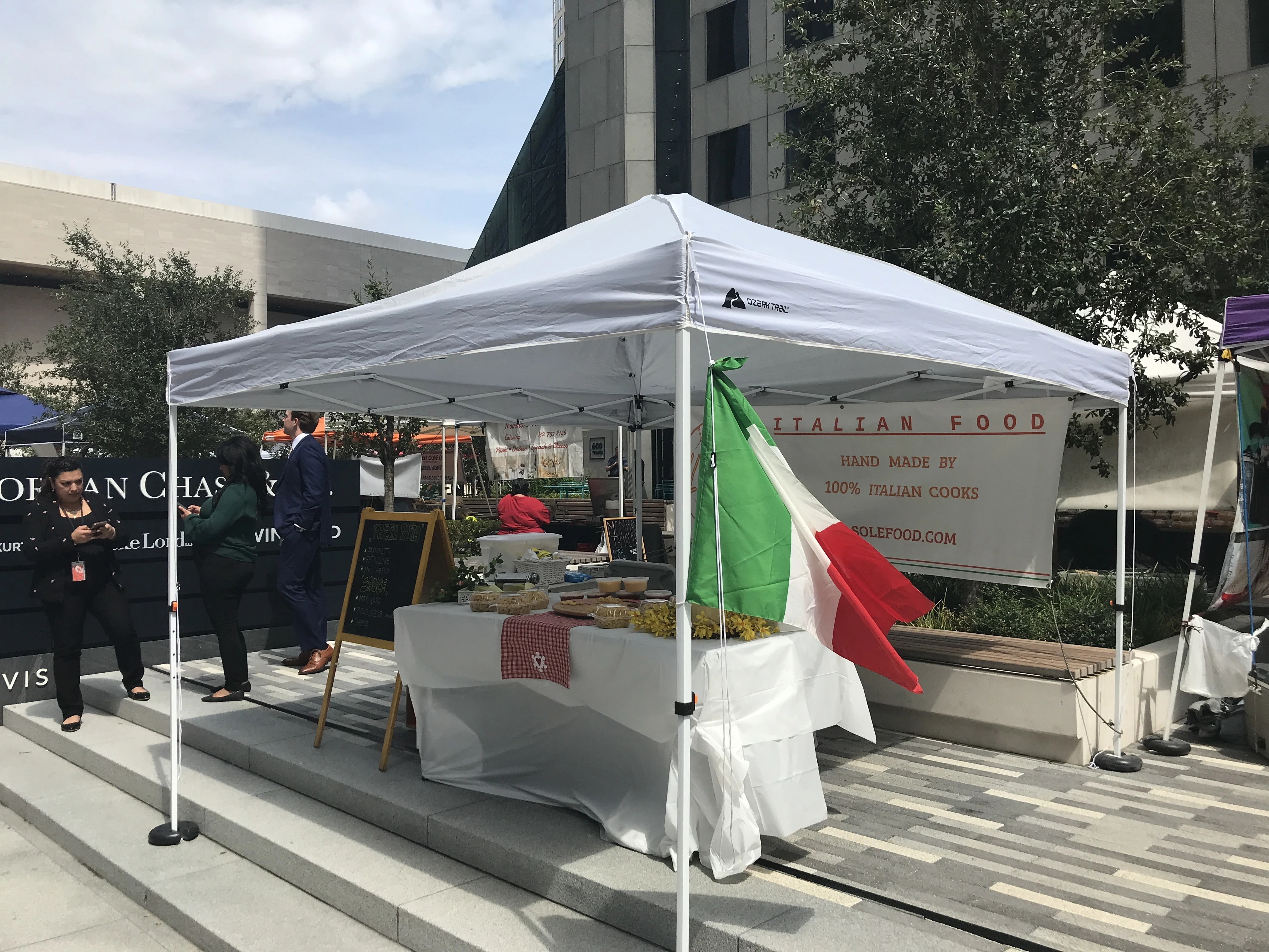 Il Sole Italian Food booth setup 1