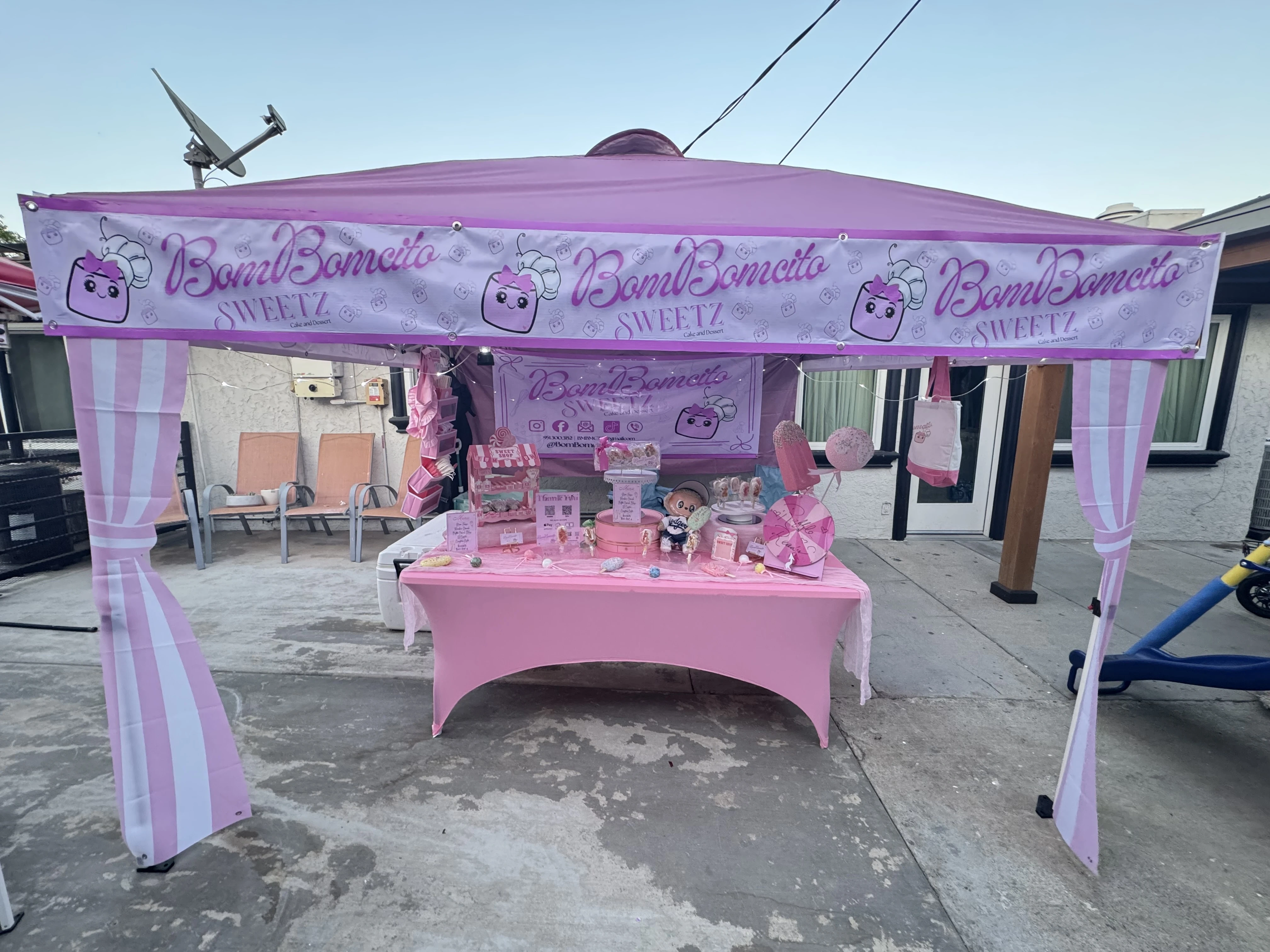 BomBomcito Sweetz booth setup 1